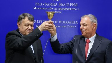 Предаването на властта по министерства: Първи обещания на новите управляващи (снимки)