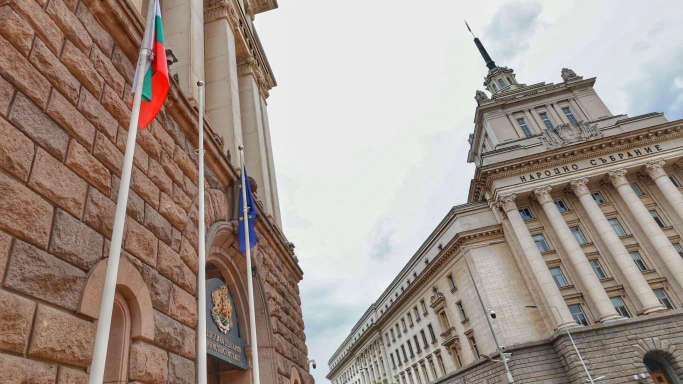 Намаление на възнагражденията на висши държавни служители