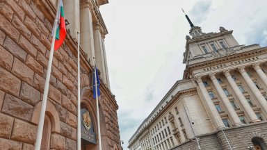 Заплатите на висшите държавници спадат с до 500 евро