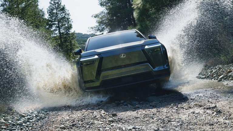 Lexus представи първия си електрически SUV с три реда седалки