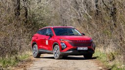 Китайски SUV на достъпна цена променя статуквото в България (тест-драйв)