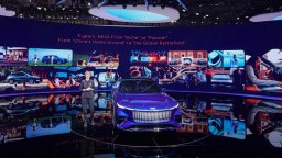 Geely представи прототип на роботизирано такси Eva Cab