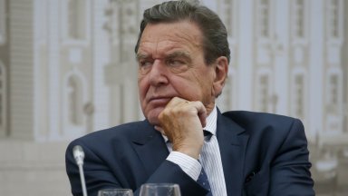 От Германия призоваха да се обмисли предложението на Путин посредник да е Шрьодер 