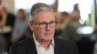 Стармър остава премиер въпреки загубата на вота