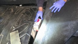 Митничари откриха над 1100 кутии нелегални цигари на Дунав мост при Русе (видео)