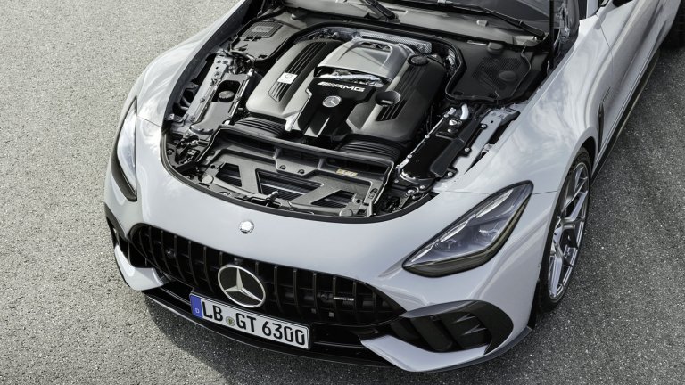 Mercedes-AMG връща двигателя V8 в моделите си