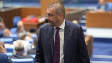 И министърът на транспорта замрази плащанията в държавните дружества