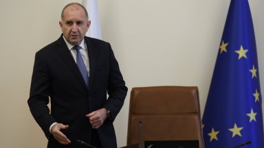 Радев гостува в понеделник на Мерц в Берлин, има покани и от Макрон и Мелони