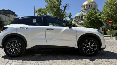 Lexus LBX – екстравагантност, лукс и изпитана хибридна технология