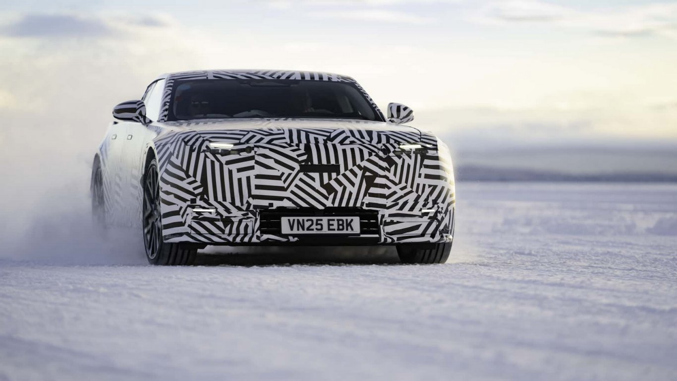 Jaguar Представя Електрически Седан Type 01 с Мощност Над 1000 Конски Сили