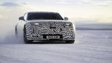 Jaguar Type 01 дебютира като електрически седан с 1000 к.с.