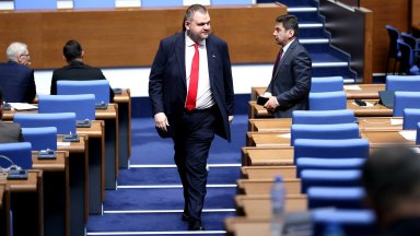 ДПС за пръв път срещу ПБ: Пеевски се обяви срещу закриване на комисията по досиетата