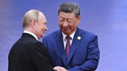 След Тръмп и Путин пристига при Си в Пекин