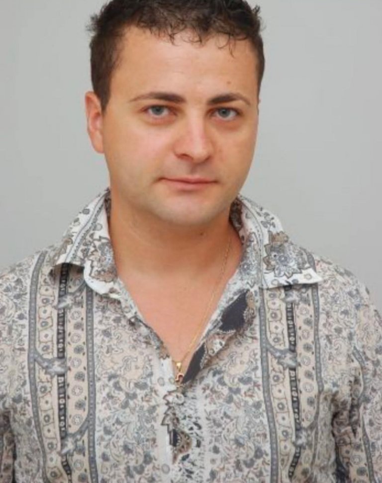 Енергия в цветове: Бунтът и свободата на Вили Николов 1 Вили Николов