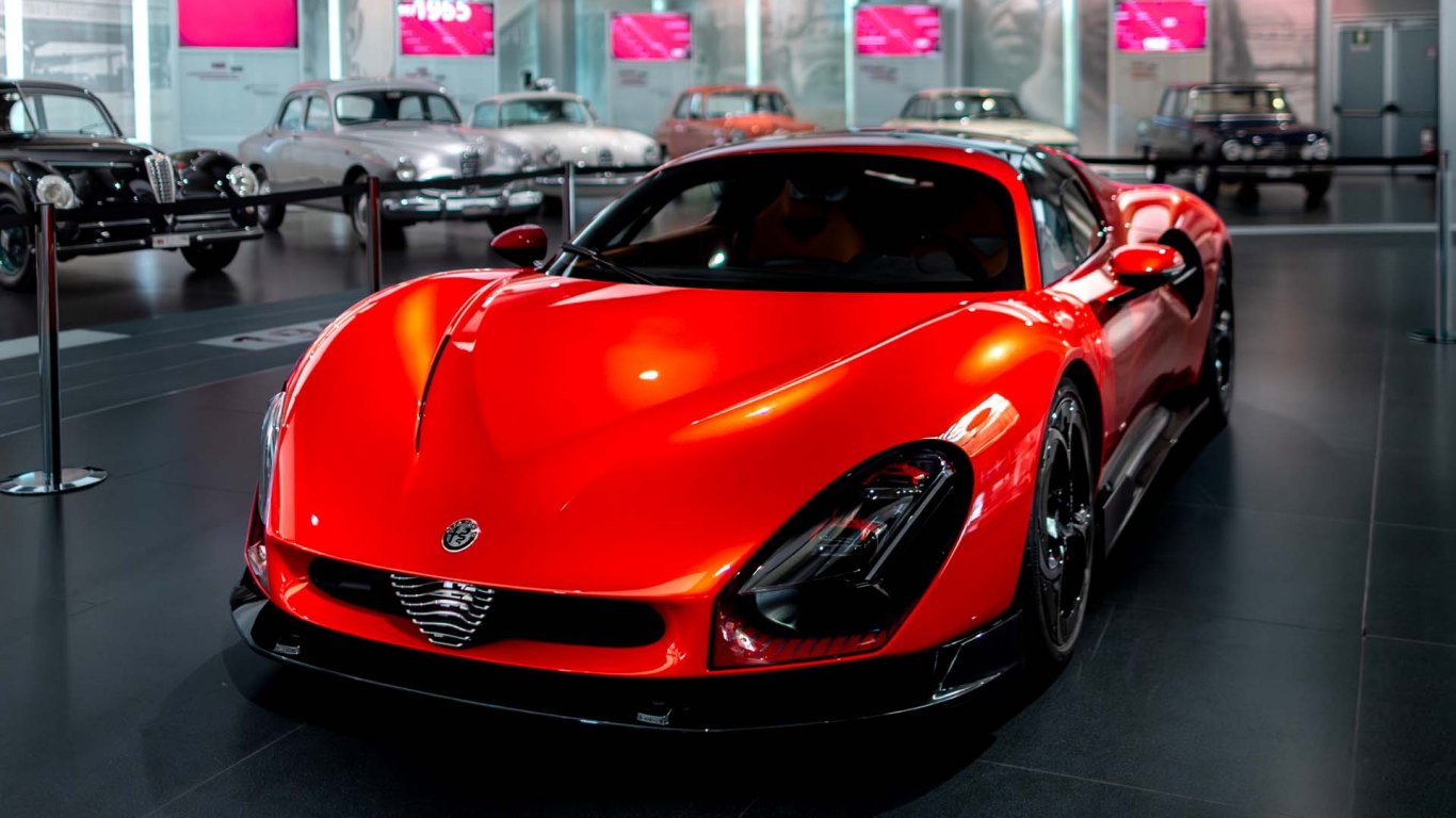 Начало на доставките на Alfa Romeo 33 Stradale
