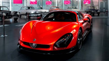 Alfa Romeo 33 Stradale пристигна при първия си клиент в САЩ