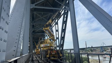  Завърши монтажът на армировката за новите стоманобетонни панели на Дунав мост при Русе