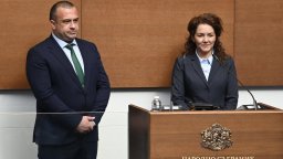 Двама нови депутати от ПБ се заклеха на мястото на областни управители и министри