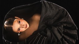 Михаела Маринова представя първата песен от нова трилогия 