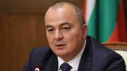 Веригите прекалиха, усещам го по джоба си, заяви земеделският министър Абровски