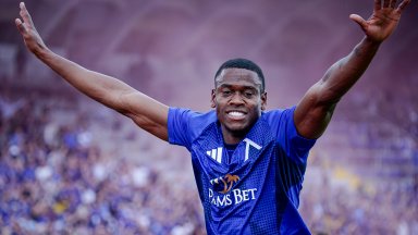 Последно вечно дерби за сезона: "Левски" - ЦСКА 1:0, Переа наказа червена грешка (на живо)