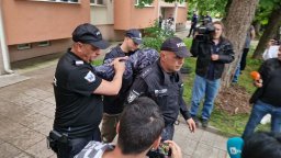 Полицията задържа мъжа, обвинен за стрелба да метростанцията в "Надежда" (снимки)