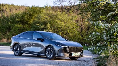 Mazda 6e привлича с красота, но пленява с високо качество и комфорт