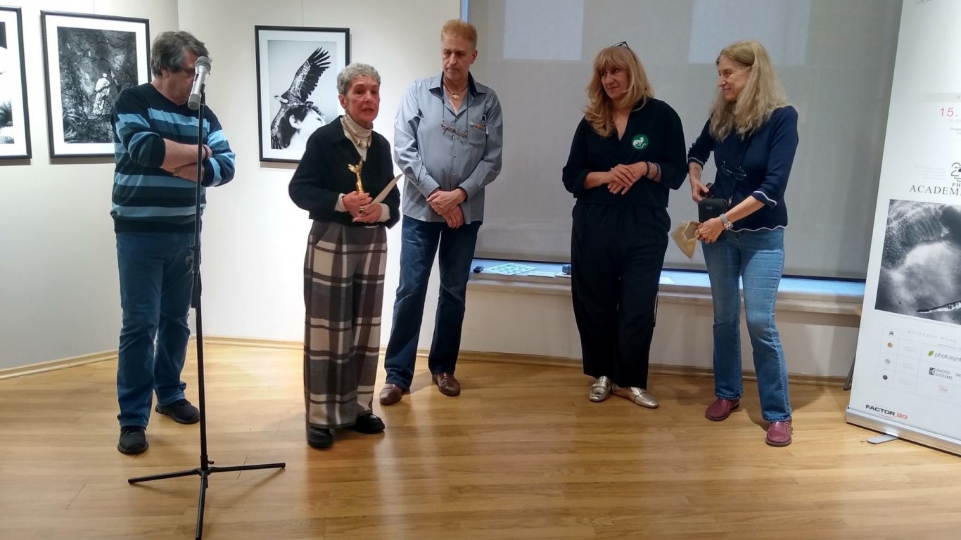 Фотографката Галина Ушева отличена с почетна статуетка 