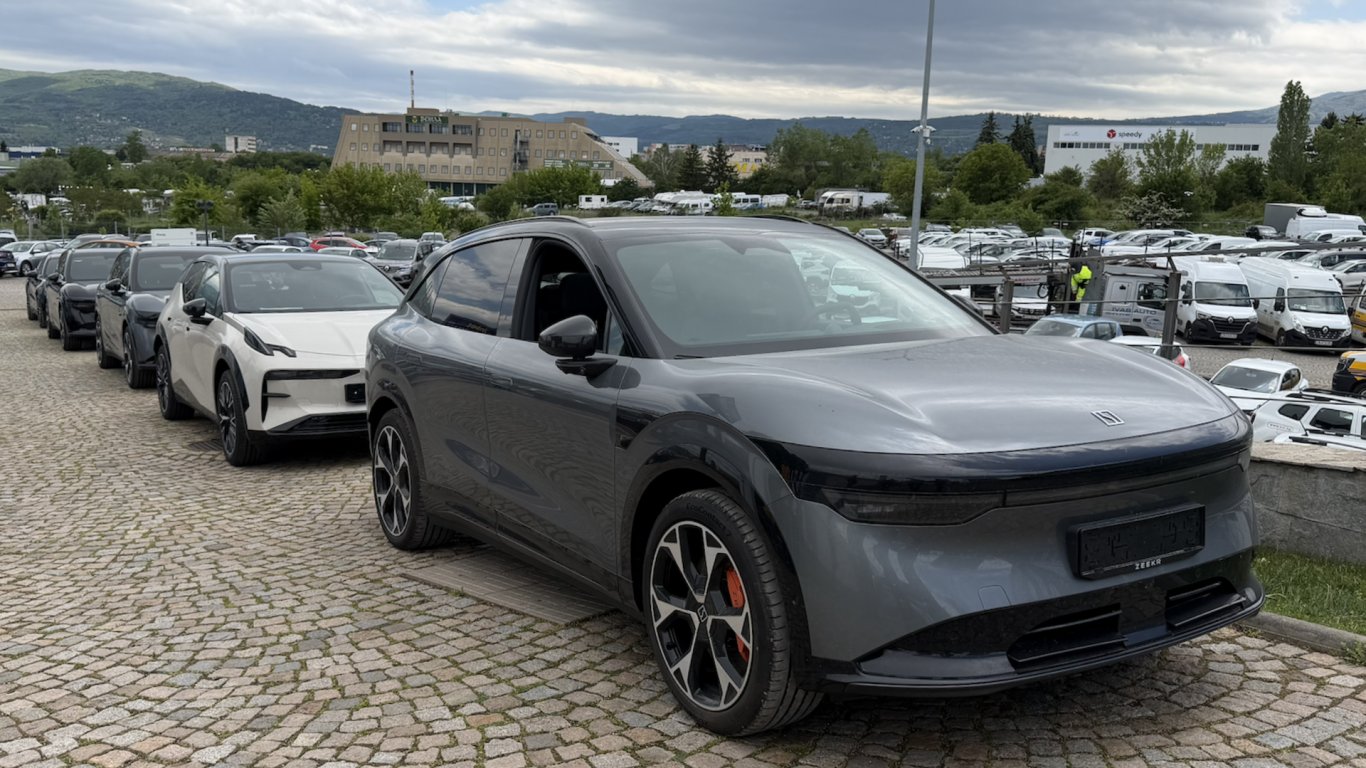Първи автомобили Zeekr пристигнаха в България