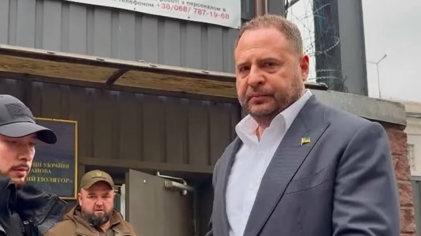 Бивш ръководител на президентската канцелария в Украйна освободен под гаранция