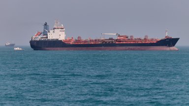ОАЕ продава огромни количества петрол от Персийския залив за следващите месеци