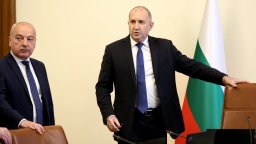 Радев поиска от Тръмп и Хегсет отпадане на визите срещу оставане на американските самолети в София
