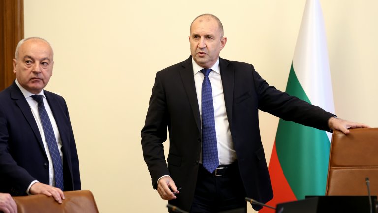 Радев: Разговарях с Тръмп и Хегсет за американските самолети в София и визите