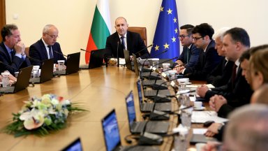 "Тренд": Правителството на Радев започва с 45% одобрение, доверието в НС нараства до 31%