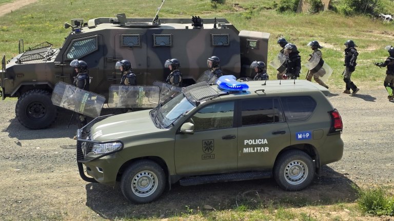 Военни полицаи от 12 страни тренираха контрол на тълпата на полигон "Ново село" (снимки)