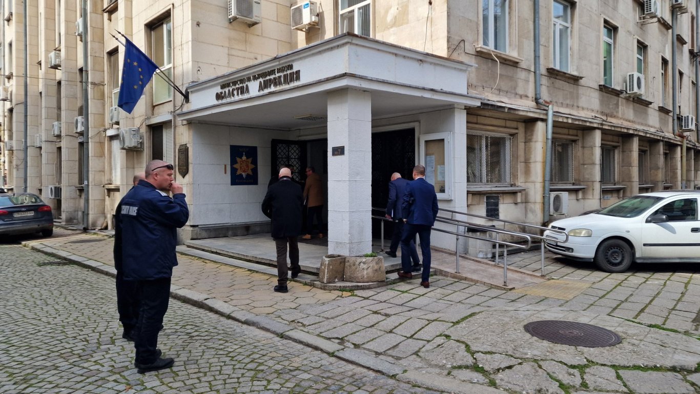 МВР осуети схема за присвояване на 47 тежкотоварни автомобила