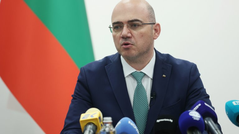 "Причудливи разоди" и хаос: Илин Димитров описа завареното наследство в Министерство на туризма като "тежко"