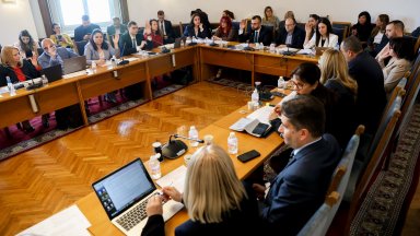 ПБ не отстъпи за временните комисии, опозицията ще може да предлага само обединена