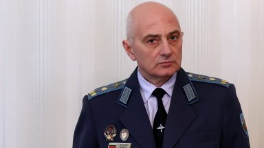 Освободен от МО преди седмица генерал е назначен за зам.-министър на отбраната