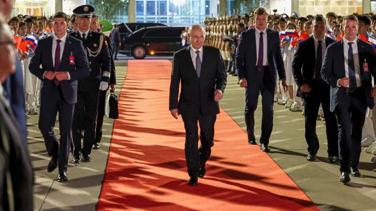 След 11 часа преговори: Путин приключи визитата си в Китай (снимки/видео)