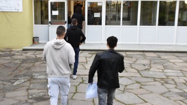 Измама: Взимат от 50 до 200 евро за отговорите на матурите