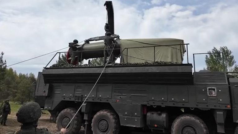 Русия складира ядрени боеприпаси в Беларус, тренира удар с "Искандер-М"