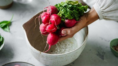Един лесен начин репичките да станат сладки, крехки и много по-меки на вкус