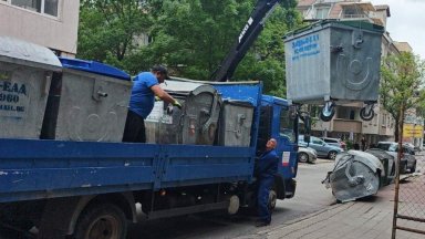 Ударно подменят развалените контейнери за смет в София