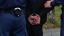 Хванаха мъжа, пребил почти до смърт тийнейджърка