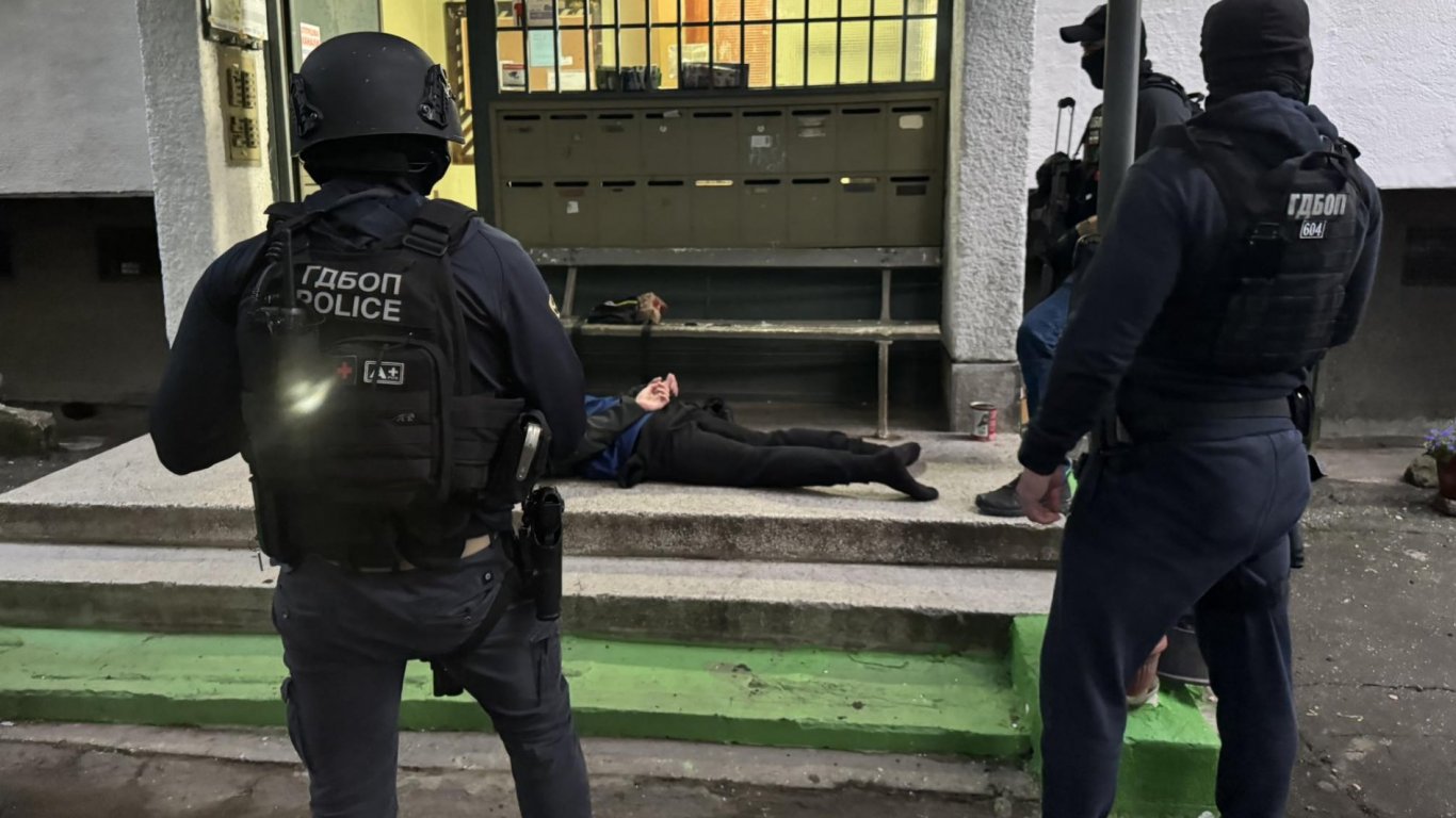 Вижте видео от ареста на прокурорския син в столичния кв. "Свобода" (снимки)