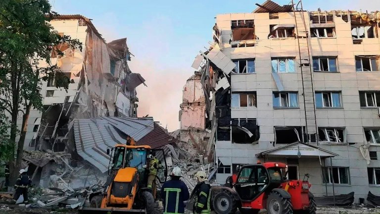 Расте броят на жертвите и ранените след украинския удар по общежитие в Луганск