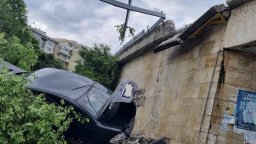 Задържаха за 72 часа сириеца, паднал до подлез с мигранти в колата си, бягайки от полицията