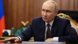 Руски журналист, критик на Путин, почина от отравяне с гъби