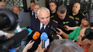 Демерджиев: Мъжете говорят в очите, а не във Фейсбук. Пожелавам успех на Кандев!  